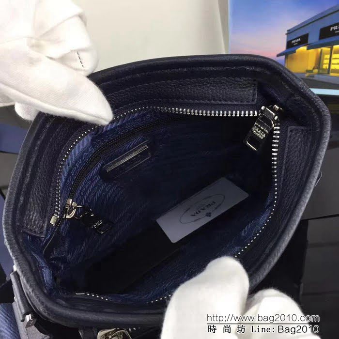普拉達PRADA原單 2VE378蘭色原單荔枝紋 PRADA男士單肩斜挎包 PHY1600